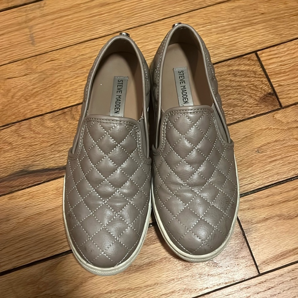 Steve Madden quilted leather-eqsue tan slip ons
